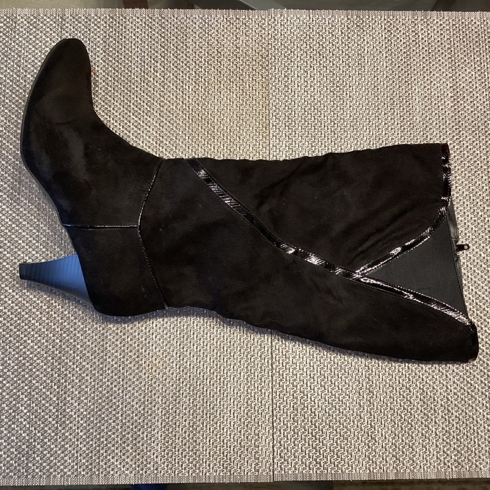 Black heal boots